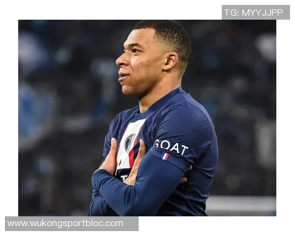 姆巴佩突入禁区遭对方侵犯却未获裁判判罚引发争议